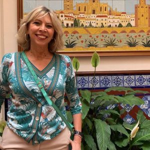 Marina Bernal celebra en Radio Sevilla su nombramiento como Hija Adoptiva de Chipiona