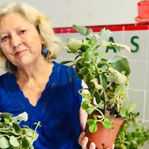 Aurelia Casado lleva al colegio Cristo de las Misericordias su proyecto ‘Macetas Solidarias’ que recauda fondos para Alzheimer