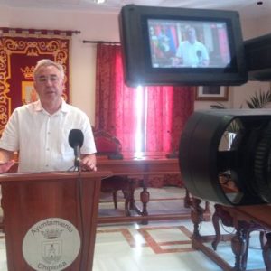 Pepe Mellado anuncia un plan de despliegue de telecomunicaciones que implementará el acceso a internet en Chipiona