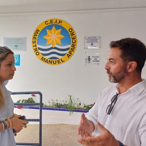 La delegada de Educación supervisa las actuaciones de mantenimiento en el Colegio Maestro Manuel Aparcero