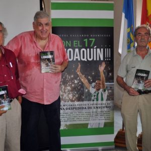 Presentado en Chipiona «Con el 17 ¡¡¡Joaquín!!!», el libro sobre el partido homenaje al futbolista(ABC)
