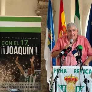 Miguel Gallardo presentó en Chipiona el libro Con el 17…Joaquín que fue todo un  éxito