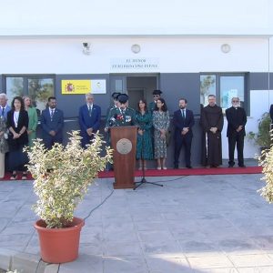 Solemne izada de la Bandera Nacional para celebrar en Chipiona el Día de la Hispanidad