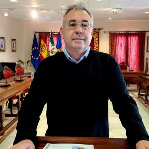 Pepe Mellado informa de la finalización del proyecto de reasfaltado en la Avenida de la Estación en prolongación de la calle Vía Láctea y Tierra