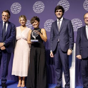 Sonsoles Ónega, Premio Planeta 2023, y Alfonso Goizueta, finalista