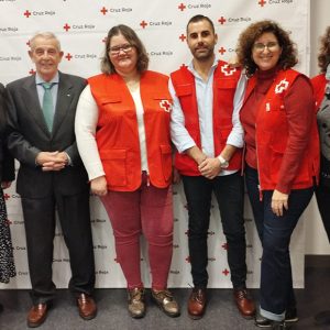 Cruz Roja de Chipiona tributó ayer un reconocimiento a personas voluntarias y sociales y a dos entidades colaboradoras