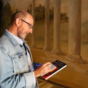Francisco Correal presenta su primer libro de semana santa, “Como sigue llorando Sevilla…” en la Cámara de Comercio de la mano de Cristóbal Cervantes