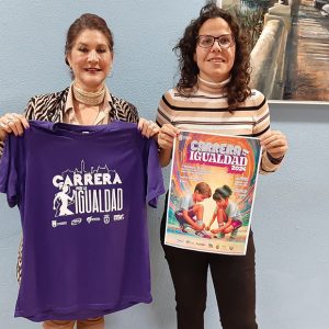 Isabel Mª. Fernández y Laura Román presentan la Carrera por la Igualdad de Chipiona