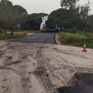 Comienza el reasfaltado del camino de Cañada Real de Chapitel