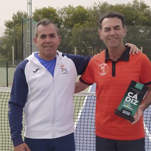 Manuel Massip se clasifica para la fase final del Campeonato de Andalucía de Tenis de Veteranos tras imponerse en la provincial