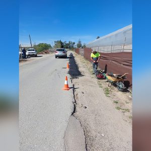 Agricultura realiza trabajos de parcheo en el camino de Esparragosa a la espera de la tramitación del expediente para su reasfaltado