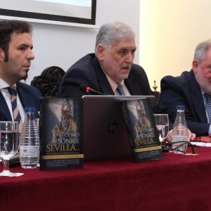 Miguel Gallardo presenta en el Ateneo de Sevilla la nueva reedición del libro ‘Como sonríe Sevilla’ del Padre Ramón Cué