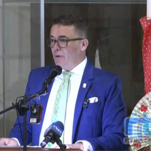 Agustín del Moral dedicó un emocionante pregón de las Cruces de Mayo a Sema Miranda por su labor en la recuperación de esta tradición