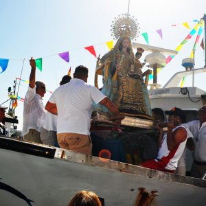 La Virgen del Carmen pasea por aguas de Chipiona