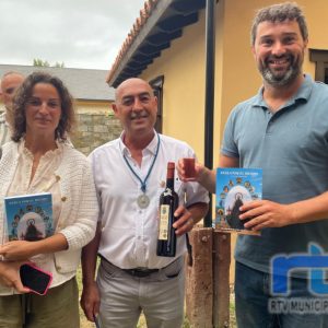 El investigador chipionero Juan Francisco Lorenzo presentó en la localidad asturiana de Cadavedo su libro ‘Regla por el Mundo’