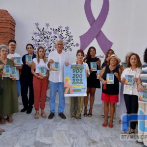 Chipiona recuerda con un minuto de silencio a las 24 mujeres fallecidas en lo que va de año a causa violencia de género
