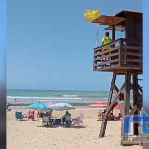 Banderas amarillas en todas las playas de Chipiona hoy miércoles por mar de fondo enérgica