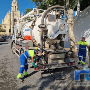 El alcalde de Chipiona comunica que Aqualia ya ha comenzado los trabajos de limpieza de imbornales de cara a la temporada de lluvias