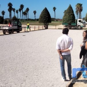 Laura Román supervisa las nueva pistas de petanca de Costa Ballena Chipiona