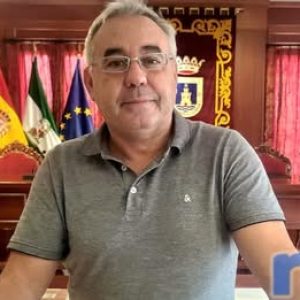 El delegado de Urbanismo del Ayuntamiento de Chipiona, Pepe Mellado, ha explicado en que va a consistir el proyecto de urbanización y mejora en la prolongación de la avenida de La Estación y la prolongación de la calle Vía Láctea.
