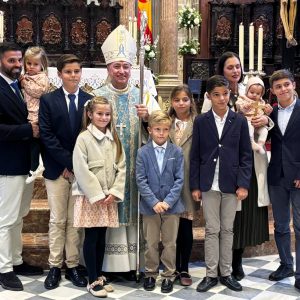 El Obispo de La Diócesis de Asidonia Jerez, envía a un matrimonio con 8 hijos, a la misión de Australia.