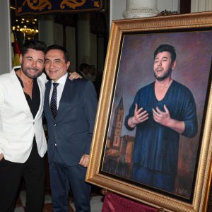 El pintor Antonio Montiel pinta el 50 Aniversario del Concurso Nacional de Saetas de Málaga con la imagen de Miguel Poveda
