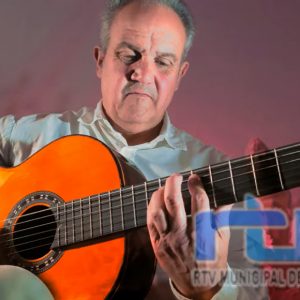 Juan Gómez presenta en YouTube ‘Un clavel’, cuarto videoclip de su disco ‘Entre Cuerdas’