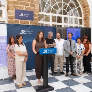 Las asociaciones de Alzheimer de la provincia celebran un encuentro formativo en Conil con apoyo de la Diputación