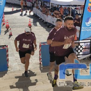 La Carrera Vertical Faro de Chipiona volvió a dejar el pasado sábado algunas de las imágenes más espectaculares del año deportivo local