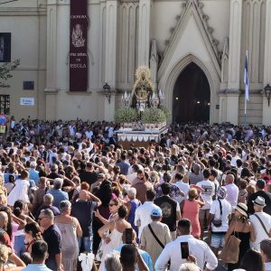 La Virgen de Regla con su pueblo