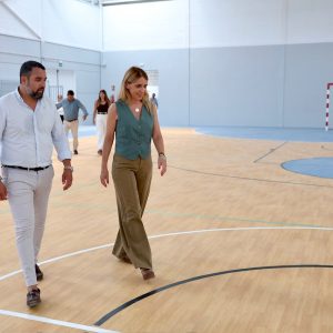Diputación aprueba las actuaciones del Plan de Adecuación y Mejora de Instalaciones y Espacios Deportivos en la provincia. En Chipiona: sustitución de pavimento en el Pabellón Deportivo Municipal Manuel Castaño ‘Oli’.